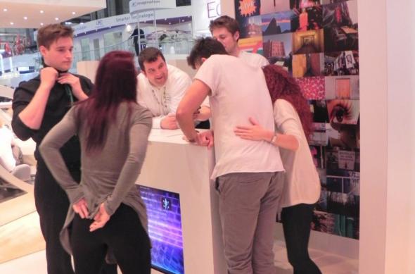 MWC 2012 - Standul HTC ni se prezintă cu dubstep și dans modern (Video): dscn0981.jpg