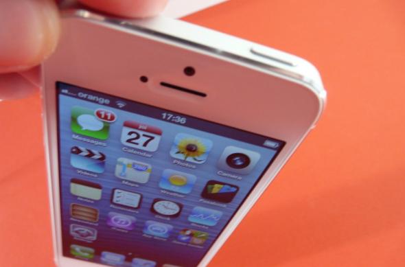iPhone 5 unboxing Mobilissimo.ro - scoatem din cutie telefonul momentului, inaugurăm tehnologia nano SIM, cu unele probleme locale (Video): 42_iphone_5_unboxing_mobilissimojpg.jpg