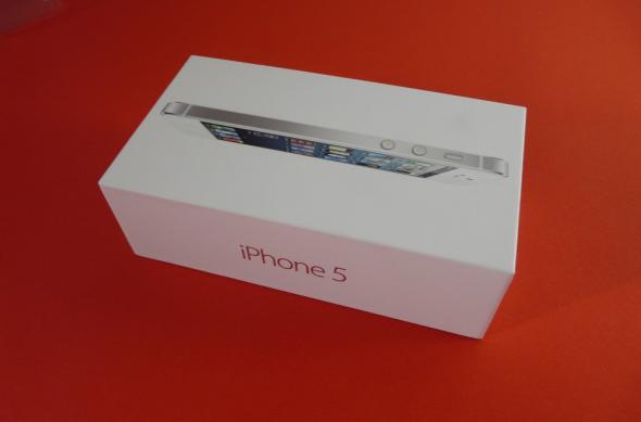 iPhone 5 unboxing Mobilissimo.ro - scoatem din cutie telefonul momentului, inaugurăm tehnologia nano SIM, cu unele probleme locale (Video): 04_iphone_5_unboxing_mobilissimojpg.jpg