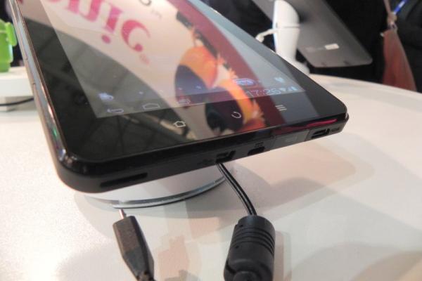 MWC 2012: ViewSonic ViewPad G70 hands on tableta Android 4.0 cu ecran de 7 inch, interfață 3D (Video)