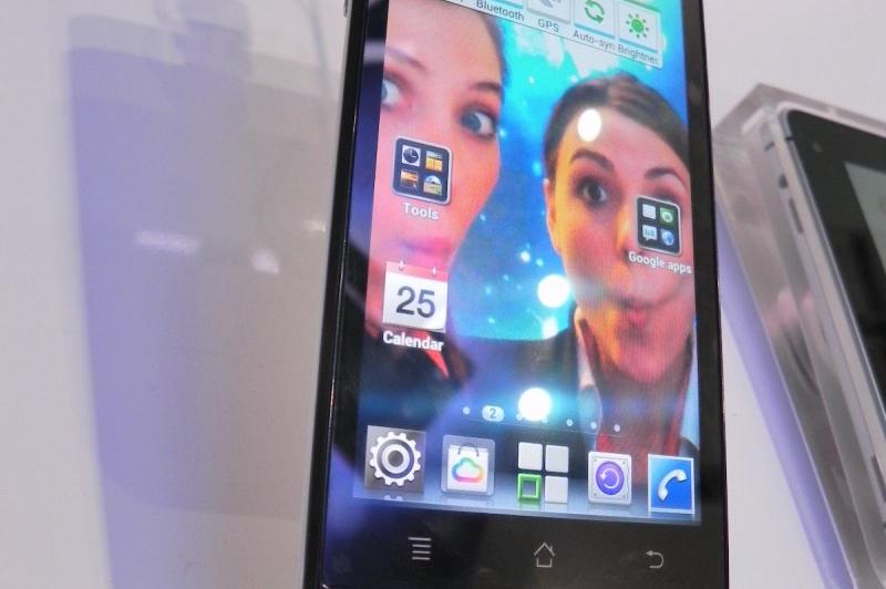 MWC 2012: Huawei Ascend P1 preview - telefon subțire cu Android 4.0, display Super AMOLED (Video): dscn0675.jpg