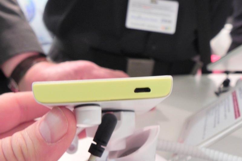 MWC 2012: ViewSonic ViewPhone 4S hands on, telefonul cu interfața 3D, ecran de iPhone 4S (Video): dscn0709jpg.jpg