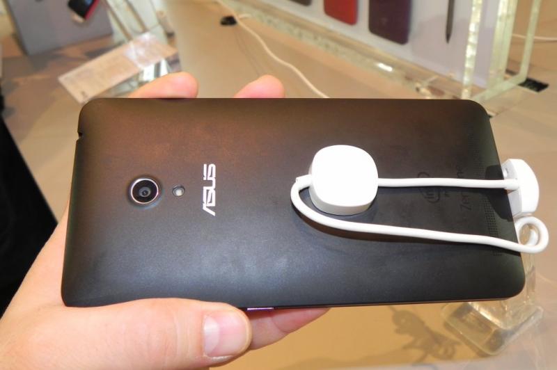 MWC 2014: ASUS Zenfone 6 hands on preview - telefon de 6 inch cu interfață interesantă (Video): dscn5103jpg.jpg