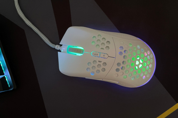 Genesis Krypton 550 Review: Mouse de gaming ultra-ușor, cu design tip fagure și efect Prismo RGB