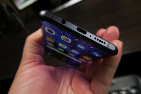 Xiaomi Mi Note 10 Lite: Acustică generoasă cu volumul, basul e OK