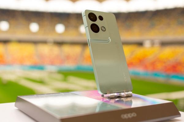 Debut pe stadionul Arena Națională pentru OPPO Reno8 Pro, în cadrul unui eveniment cu fotbal, sport și Ilie Dumitrescu ca imagine a parteneriatului OPPO - UEFA