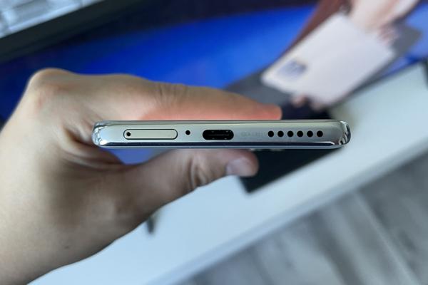 Huawei nova 10 Pro: Acustică stereo onestă, am pus-o la treabă cu metale grele...