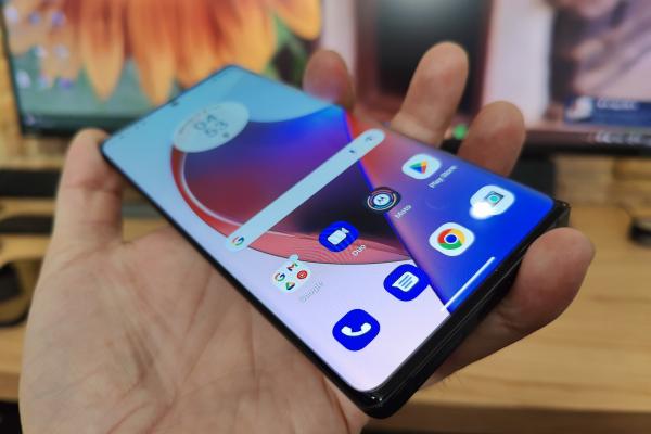 Motorola Edge 30 Ultra: Display pe filierea lui Edge 30 Pro, mici modificări