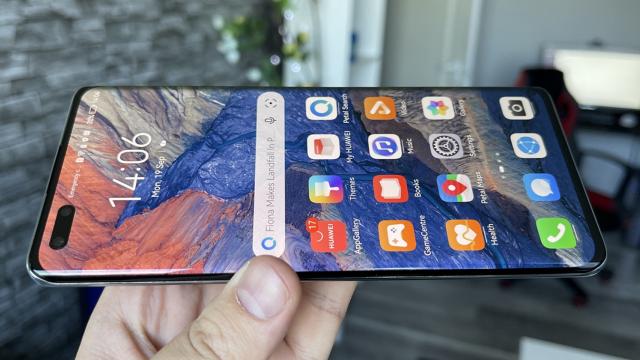 <b>Huawei nova 10 Pro: Display-ul cel mai luminos de pe un telefon Huawei... vreodată</b>Huawei nova 10 Pro vine cu un ecran de 6.78 inch, un salt mititel de la ecranul de 6.72 inch de pe nova 9 Pro. Mă rog, la noi nu a ajuns acel model, ci nova 9, cu panou de 6.57 inch. Panoul pe care îl vedem noi este unul alungit şi curbat pe margini