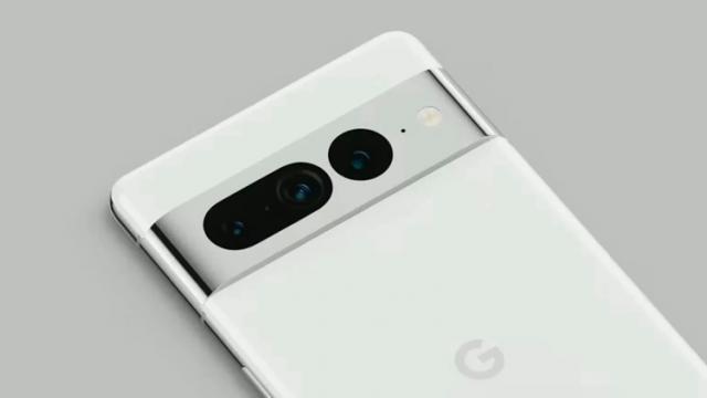 <b>Preț și disponibilitate Google Pixel 7 Pro în România</b>Pixel 7 nu a venit singur, ci însoțit de Google Pixel 7 Pro - un flagship de toamnă, de final de an dacă vreți. Acesta propune o cameră foto mai bună decât mezinul dins erie, are și ecran ușor curbat, mai mare, cât și baterie mai mare