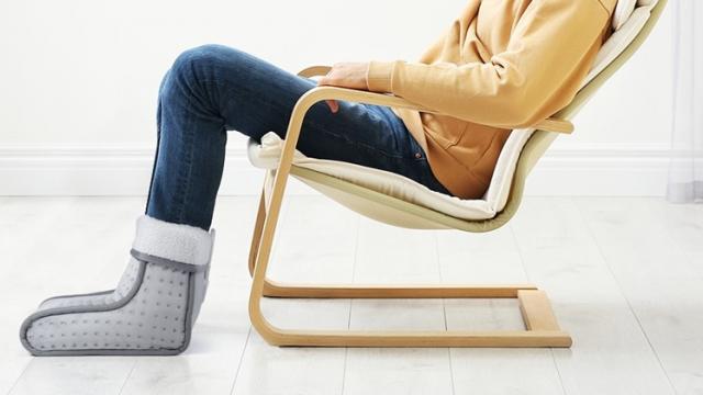 <b>E LUNI e AMAZON: Azi vă recomandăm aparatul Sinnlein pentru încălzirea picioarelor în zilele răcoroase de toamnă / iarnă</b>Începutul acestei săptămâni vă aduce și un nou episod din seria „E LUNI e AMAZON”. A venit toamna, un sezon mai răcoros, mai ales în zilele ploioase. Am găsit astfel un aparat foarte interesant pe Amazon DE, de la Sinnlein, pentru încălzirea picioarelor