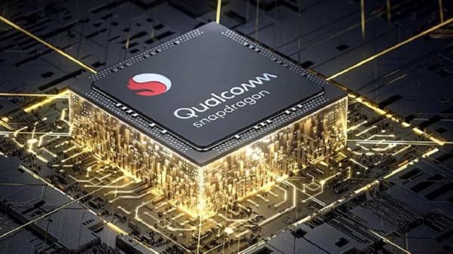 <b>Qualcomm Snapdragon 8 Gen 2 va beneficia de o răcire avansată, la pachet cu performanţă crescută</b>Nu doar smartphone-urile debutează mai devreme, ci şi componentele lor. Dacă se zvoneşte că Galaxy S23 ar putea sosi în decembrie, ei bine Qualcomm Snapdragon 8 Gen 2 vine chiar luna viitoare. Am văzut deja scăpări legate