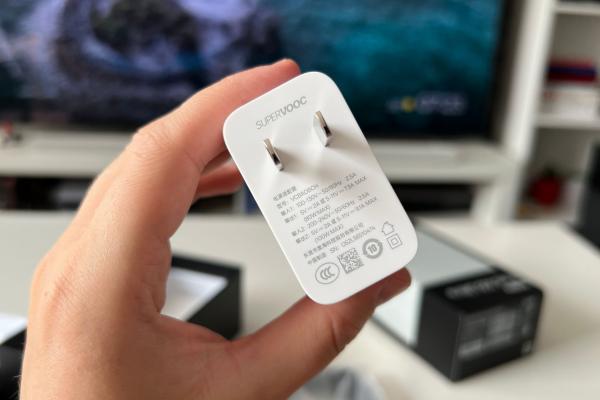 OPPO Find X8 Ultra: Bateria este Si/C, are 6100 mAh și livrează zeci de ore de autonomie