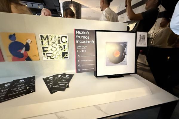 Cum arată sufrageria inteligentă Samsung, parte din campania „AI timp pe plus+”