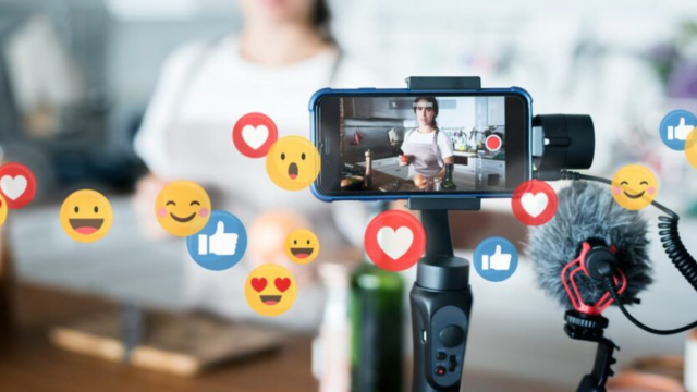<b>Influenceri, pregătiți-vă portofelele: Veniturile din TikTok, YouTube și Facebook vor fi impozitate</b>Aşa cum se speculase în presă la un moment dat, noul Guvern pregăteşte taxe pentru creatorii de conţinut. E vorba despre YouTuberi, TikTokeri şi cei care obţin venituri din Facebook. Ce măsuri fiscale sunt pregătite aflaţi mai 

