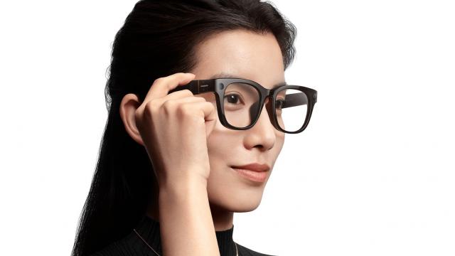 <b>Ochelarii Xiaomi AI Glasses filmează 2K și oferă recunoaștere de obiecte live, analiză de calorii pentru mâncarea din fața ta</b>Evenimentul Xiaomi de pe 26 iunie a venit la pachet cu o mulțime de produse și aș aminti aici noul pliabil MIX Flip 2, flagship-ul Redmi K80 Ultra și tableta compactă Redmi K Pad ideală și pentru gaming. Am mai primit și accesorii IoT 