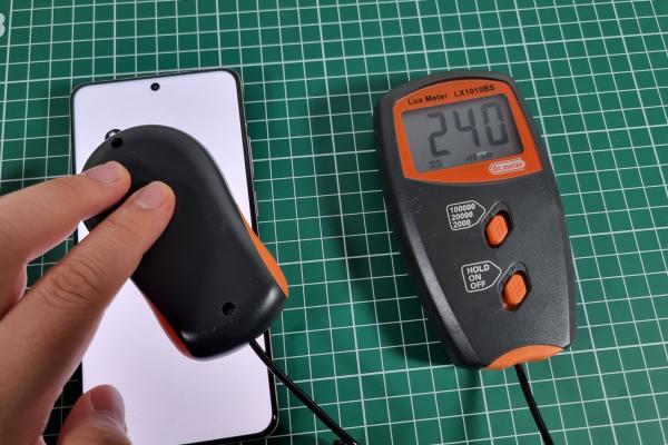 Luminozitate display realme GT 7 Pro