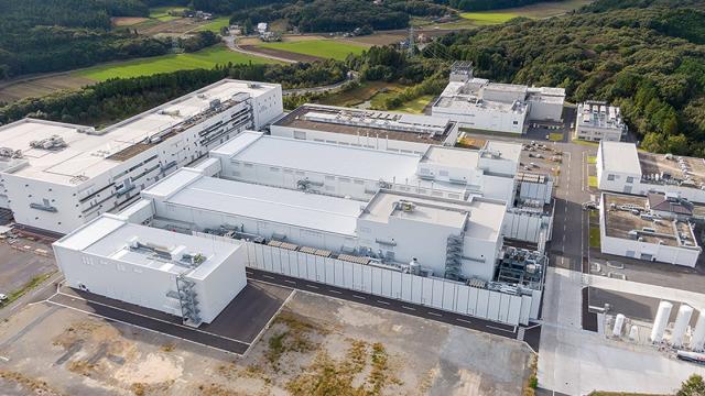 <b>Honda construiește o fabrică de baterii cu stare solidă în Japonia; Producția de test începe în ianuarie 2025</b>Honda a surprins lumea auto anunțând că a finalizat construcția primei sale fabrici dedicate bateriilor cu stare solidă. Situată în Japonia și având o suprafață impresionantă de 27.400 de metri pătrați, fabrica este complet echipată și pregătită să înceap