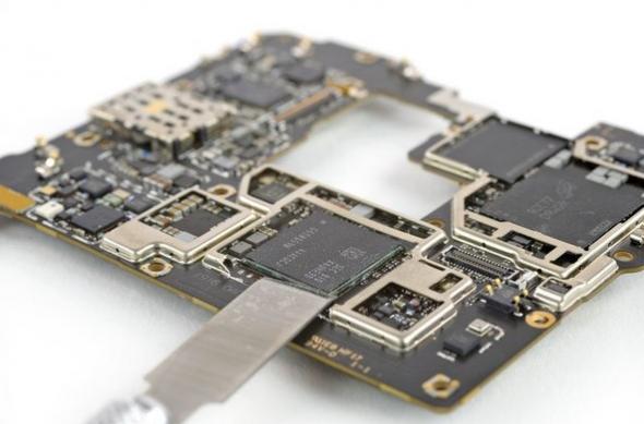 Huawei Mate 20X 5G dezasamblat de iFixit: TU6duPRgWIJkbX6y.medium.jpg