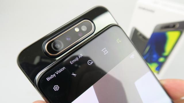 <b>Turul Magazinelor #596: Huawei P20 Pro la 2087 lei, joc Wolfenstein nou, sistem gaming Comic Con şi Galaxy A80 cu 300 de lei mai ieftin decât ieri</b>Cred că e prima oară când fac un Tur al Magazinelor şi laud un produs pentru că a pierdut din preţ, iar a doua zi el pierde încă 300 de lei. Evident e vorba despre Samsung Galaxy A80 la Quickmobile.ro, dar acest 