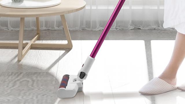 <b>Xiaomi Jimmy JV53, aspiratorul multifuncțional fără fir primește o reducere atractivă din partea GeekBuying</b>În ultimii ani inovațiile au sosit și în zona produselor de curățenie, iar o companie ce activează serios în acest domeniu este și gigantul Xiaomi. Printre produsele regăsite în portofoliul său avem și aspiratorul multifuncțional fără fir