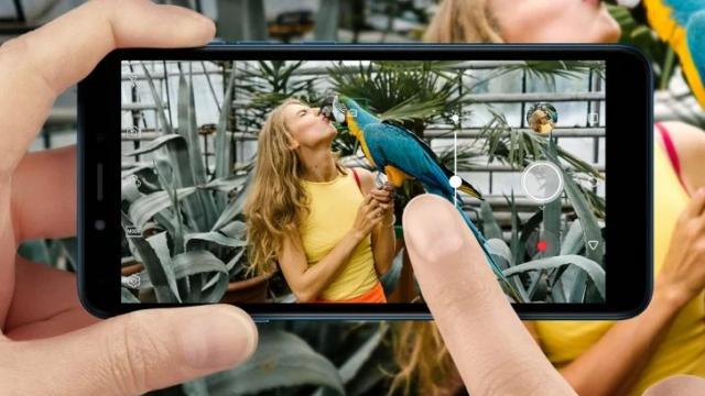 <b>LG a lansat un telefon ieftin pentru toată lumea: LG K20 (2019), cu Android Go şi cameră singulară de 8 MP</b>În vreme ce lumea discuta în termeni de mii de euro pentru Samsung Galaxy Note 10 şi Huawei Mate 30 Pro, LG se mulţumeşte cu un telefon de vreo 10 ori mai ieftin. LG K20 (2019) tocmai a fost anunţat pe piaţa din Europa şi vine cu Android Go la bord.