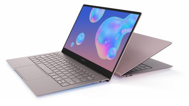 <b>Samsung Galaxy Book S este un nou laptop cu procesor Snapdragon 855 şi zeci de ore de autonomie</b>Samsung a mai adus şi alte produse hardware pe scena evenimentului Unpacked de pe 7 august 2019. Printre ele se numără şi acest laptop, Samsung Galaxy Book S. Terminalul vine cu procesor Snapdragon 855 şi Windows 10 şi promite ore bune de autonomie.