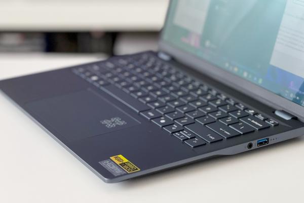 ACER Swift 14 AI (SF14-51-791P) Review: Laptop-ul compact pentru productivitate, cu AI la bord, Copilot+ PC și procesoare Intel Core Ultra gata de treabă