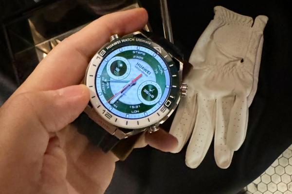 HUAWEI Watch Ultimate Green Edition - Fotografii oficiale