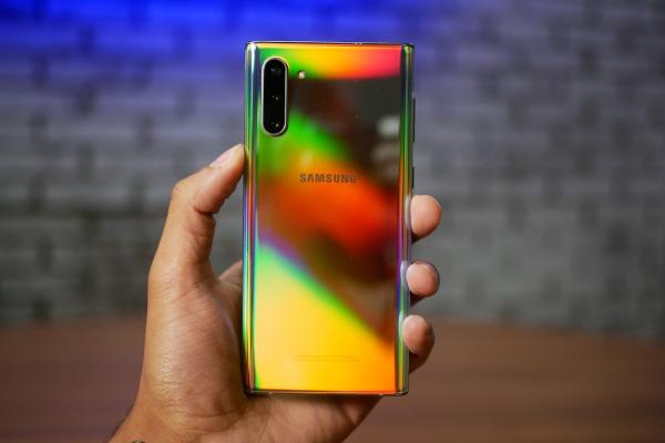 Samsung lansează o actualizare problematică; telefoanele Galaxy mai vechi intră în bootloop