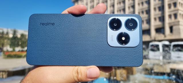 Am testat realme C63: Smartphone accesibil ce aduce spate îmbrăcat în piele ecologică, încărcare la 45W, rezistență la șocuri