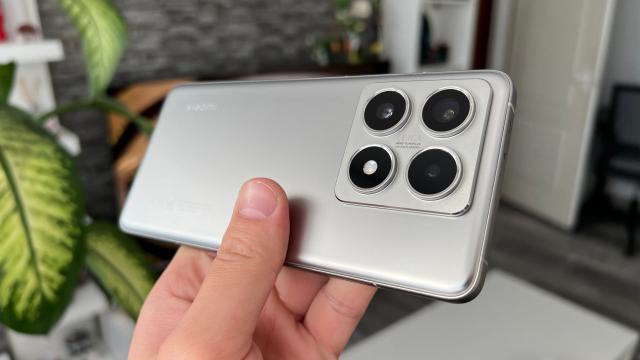 <b>Xiaomi 14T Pro Unboxing: acesta e telefon de videografie şi ar trebui promovat ca atare</b>În 2023 Xiaomi a adus optică Leica pe telefoanele sale cu "T" în nume, iar acum în 2024 continuă tradiţia. Mă refer aici la videografie, doar nu am fost dus degeaba de Xiaomi la studiourile Casa de Papel din Barcelona prin februarie