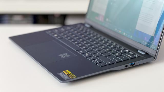 <b>ACER Swift 14 AI (SF14-51-791P) Review: Laptop-ul compact pentru productivitate, cu AI la bord, Copilot+ PC și procesoare Intel Core Ultra gata de treabă</b>Dacă este toamnă atunci la mare căutare sunt și laptop-urile pentru că a început deja școala iar din această săptămână și facultatea. Astfel elevii și studenții au nevoie de dispozitive portabile pentru redactat proiecte, luat notițe și pregătit 