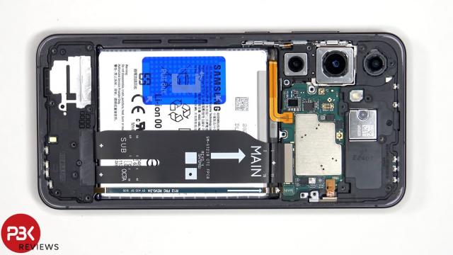 <b>Samsung Galaxy S24 FE desfăcut în faţa camerei și este destul de uşor de reparat (Video)</b>Nici nu a fost anunţat bine Samsung Galaxy S24 FE la finalul săptămânii trecute, că deja îl vedem desfăcut în faţa camerei. Primeşte o disecţie din partea celor de la PBKREviews, ocazie cu care aflăm cât de uşor este de reparat

