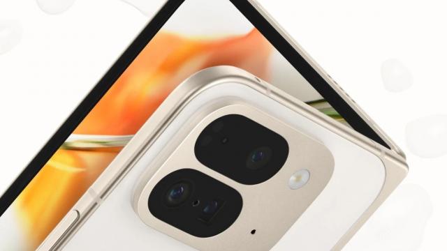 <b>Turul Magazinelor #1466: 4 televizoare OLED sub 4000 lei, Google Pixel 9 Pro Fold în România, laptop de gaming la ofertă</b>Continuăm seriile de reduceri şi oferte atractive ale toamnei, cu Crazy Days la eMAG, cu super oferte la evoMAG şi tăieri de preţuri mari la PC Garage. Avem şi un new entry pe piaţa locală, Google Pixel 9 Pro Fold a ajuns în România şi toate apar