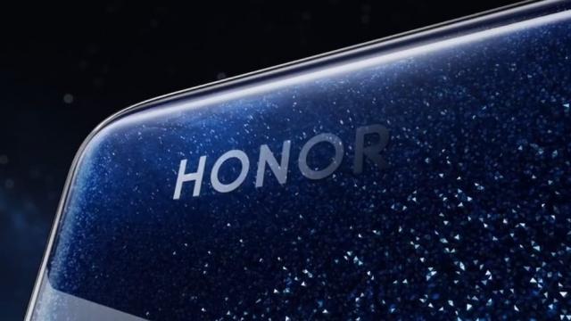 <b>Design futurist de la Honor? Compania a înregistrat un patent pentru un telefon ce se pliază în mai multe direcții</b>Segmentul telefoanelor pliabile tocmai a făcut un salt major odată cu lansarea modelului tri-fold de la Huawei. Acum, zvonurile indică faptul că și alte branduri mari, cum ar fi Xiaomi și Honor, lucrează la modele similare. Dacă aceste informații se adeve