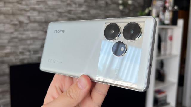 <b>Specificațiile lui realme GT Neo7 ajung pe web; Încărcare rapidă la 100W, procesor Snapdragon 8 Gen3, display atractiv pentru gameri</b>realme a lansat modelul GT Neo6 undeva în luna mai, terminal ce se vinde și în România sub numele realme GT6. Ei bine, pare că producătorul cu cea mai rapidă creștere din lume pregătește succesorul acestui model și anume GT Neo7. Azi aflăm ce ne rezervă 