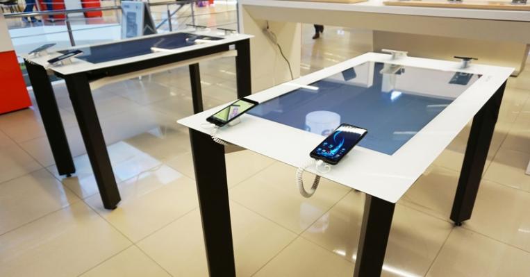 Allview are o nouă modalitate de prezentare a telefoanelor premium în magazinele de retail, prin standuri interactive