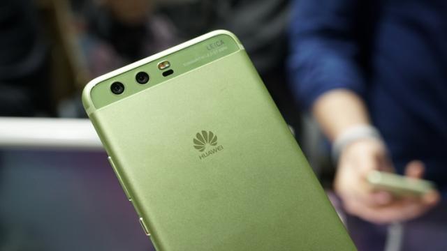 <b>Huawei a livrat deja 100 de milioane de smartphone-uri în 2017</b>De curând am aflat faptul că Huawei are deja la nivel intern un smartphone pliabil funcțional, produs care este așteptat să debuteze anul viitor. Astăzi apar și vești referitoare la numărul de terminale mobile pe care firma asiatică l-a livrat