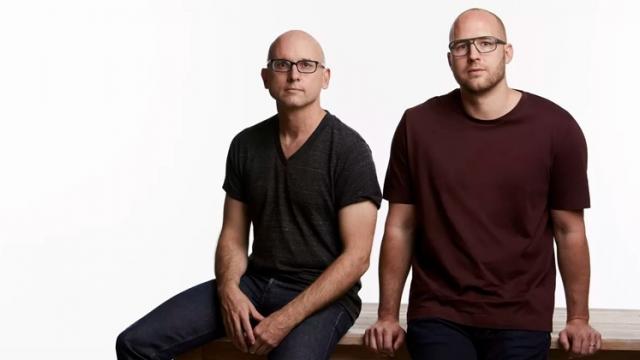 <b>Foştii designeri şefi de la HTC, Scott Croyle şi Daniel Hundt formează o nouă companie împreună</b>În cazul în care sunteți fani ai design-urilor clasice marca HTC, atunci veți fi fericiți să auziți vestea că doi dintre foștii designerii șefi ai companiei taiwaneze și-au creat propria firmă de consultanță. Aceasta este numită Attic și avem 