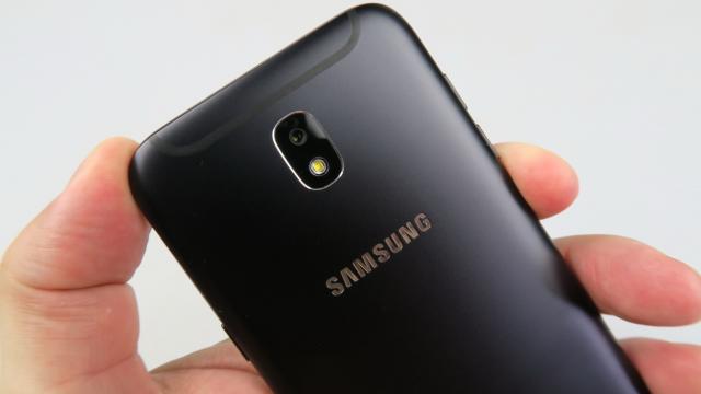 <b>Samsung Galaxy J5 (2017) Review</b>Cred că dintre toate seriile de produse Samsung Galaxy, cea "Galaxy J" are progresul cel mai vizibil cu fiecare an care trece. Fie că e vorba despre schimbare materialelor din care este fabricat terminalul, chipset nou, extra RAM sau alte noutăţi, mereu..