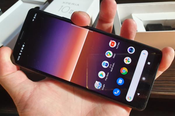 Sony Xperia 10 II Unboxing: design mai premium decât al rivalilor, procesor SD665, cameră triplă
