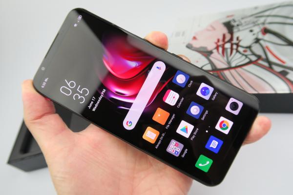 Luminozitate ecran Nubia Red Magic 5G și display-ul văzut la microscop