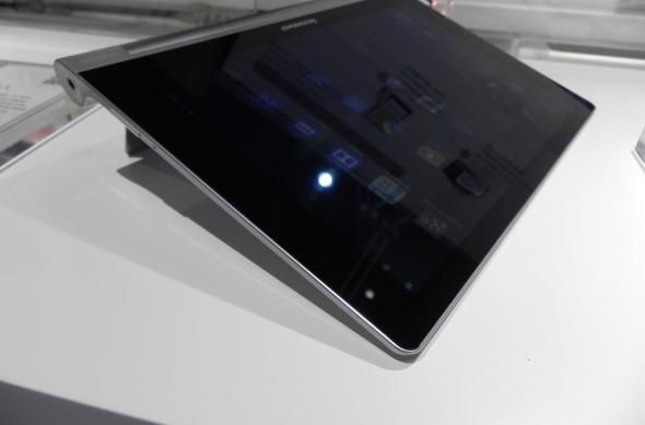 MWC 2014: Lenovo Yoga Tablet 10 HD+ hands on preview - tableta multimode cu kickstand integrat (Video): dscn4795jpg.jpg