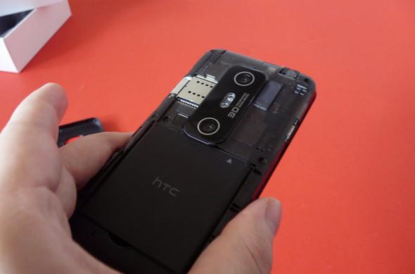HTC EVO 3D scos din cutie, un rival pe măsura lui LG Optimus 3D? (Video): p1230471jpg.jpg