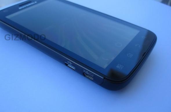 Smartphone-ul Motorola Olympus, "cumpărat din târg"?! Doar la americani!: motolfour.jpg