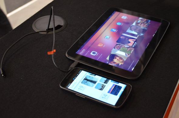 MWC 2013: Ubuntu Touch Phone și Ubuntu Tablet OS În acțiune În Barcelona Într-un hands on detaliat (Video): ubuntu_phone_tablet_os_07jpg.jpg