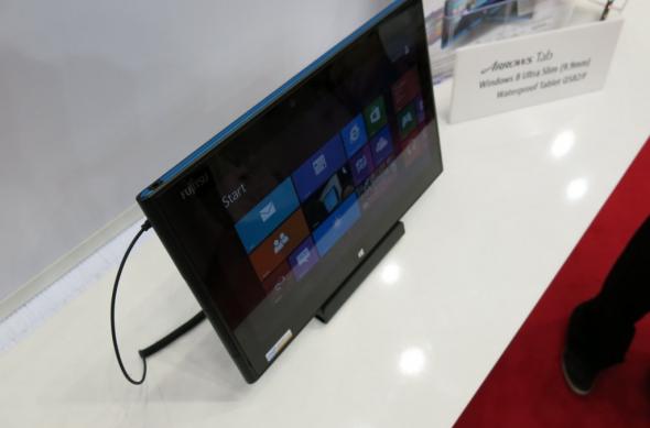 MWC 2013: Fujitsu Arrows Tab Q852/F Într-o scurtă experienta hands on (Video): fujitsu_arrows_tab_q852_f_04jpg.jpg