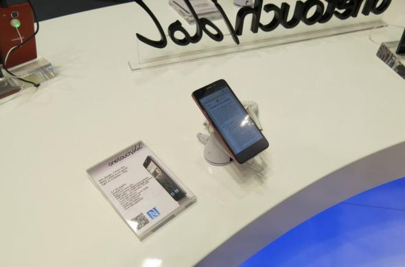 MWC 2013: Alcatel One Touch Idol, telefon cu ecran bun și Jelly Bean, carcasa cu feeling ieftin (Video): alcatel_one_touch_idol_01jpg.jpg