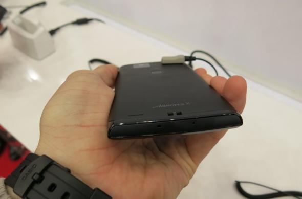 MWC 2013: Fujitsu Arrows X F-02E, smartphone-ul din duș cu senzor pentru amprente (Video): fujitsu_arrows_x_f_02e_08jpg.jpg